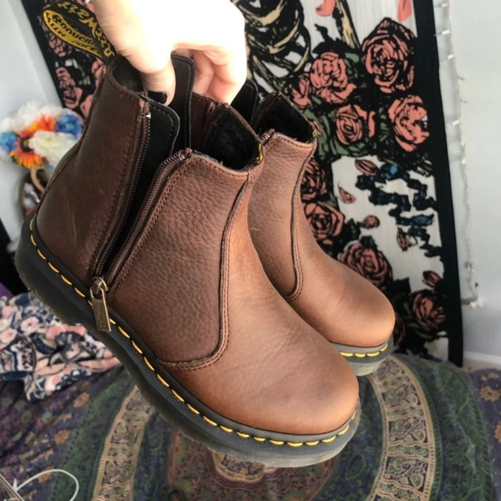ISO doc martens Chelsea zip up boot